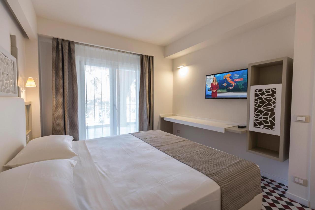 Suite Hotel L'Oasi Di Riaci (Adults Only) Санта-Доменіка Екстер'єр фото